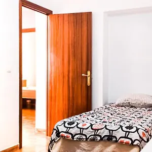  Habitación en casa particular For Men In Center, Window To Road, - Habitación Hombres, Ventanas A La Careterra, En España